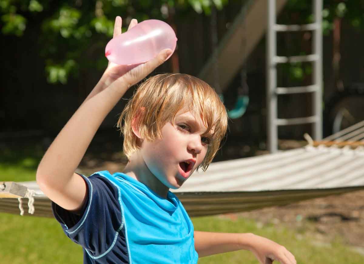 Hot Potato Water Bomb Game är ännu roligare än originalet