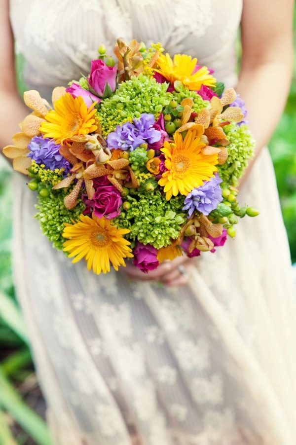 färgrik-idé-fält-blommor-brudbukett