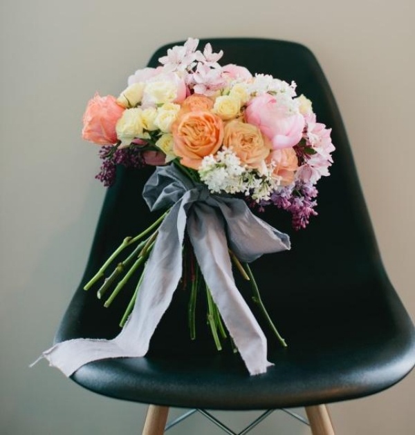 17-romantisk-bröllop-idéer-blommor-bukett