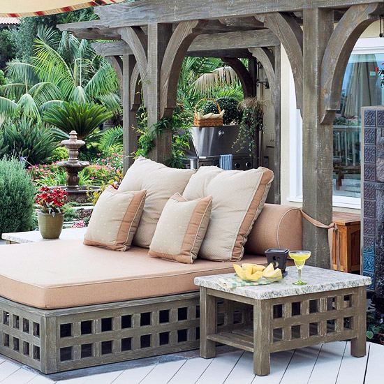 Terrass och trädgård bäddsoffa sidobord marmor topp trä konstruktion