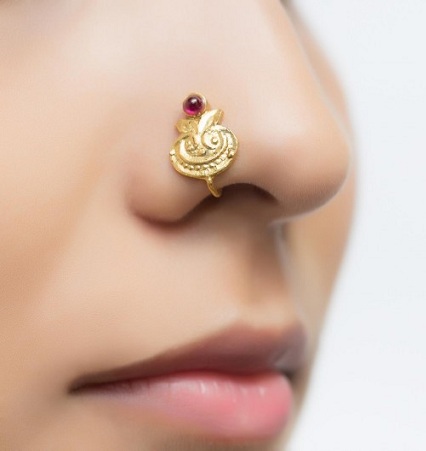 Kultainen Patti -nenätappi Ganesha -suunnittelussa