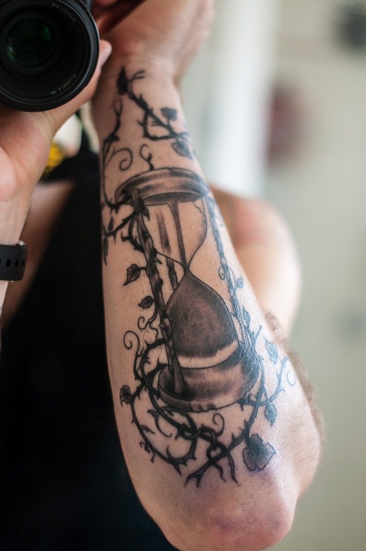 timglas tatuering män underarmsben