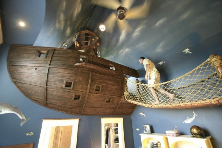 barn äventyrssäng maritimt loft säng skepp piratnät