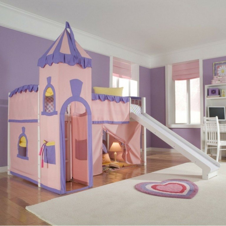 barn äventyrssäng flicka barnrum slott rosa lila textil omslag bild