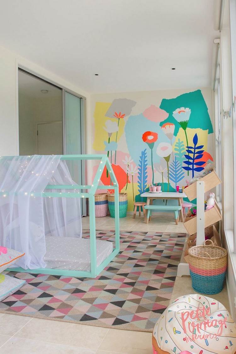 väggdesign-barnrum-färgglada-blommotiv