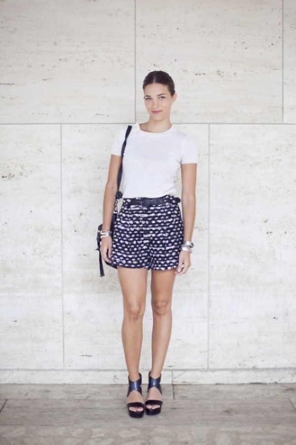 svart-vit-idé-shorts-outfit-kvinnor-sommar