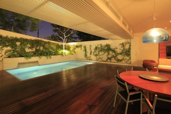 inbyggd pool-in-house trädäcksdesigner