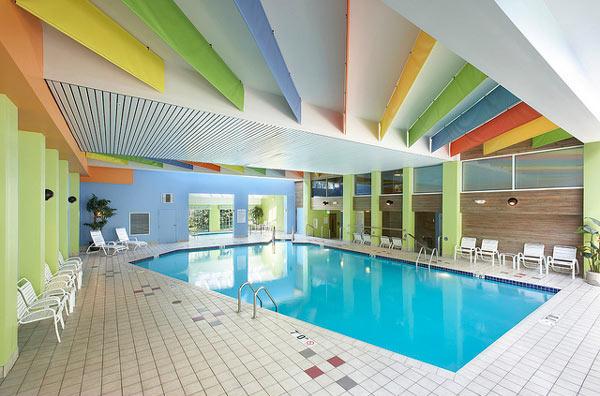 4-färg-spel-pool-i-huset-bred