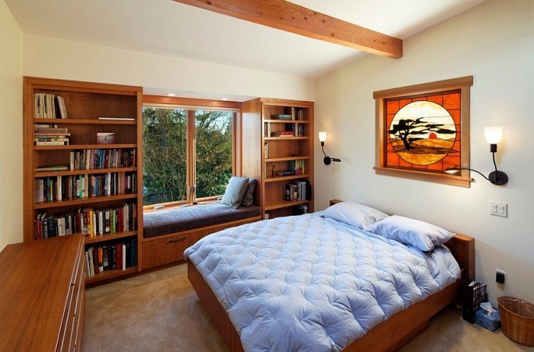sovrum-inbyggd-i-trä-vägg-hyllor-läsning-hörn-fönsterbrädan