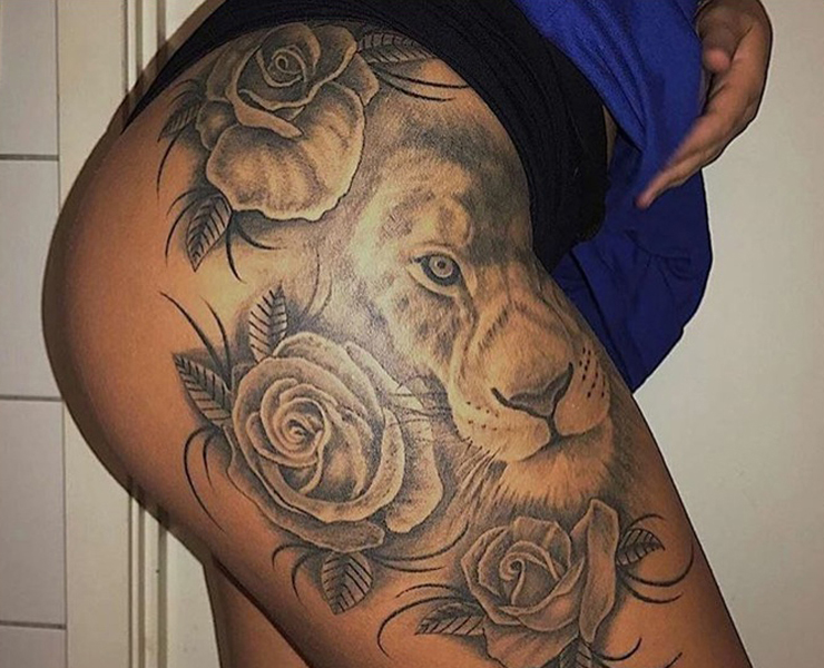 Leijonan ja ruusun reiden tatuointi naisille