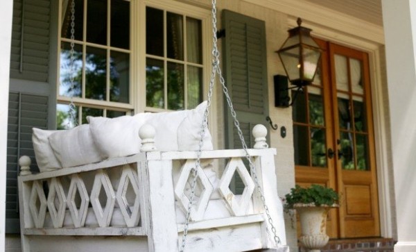 vit-gunga-veranda-hängande-sommar-uteplats
