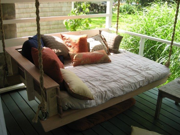 sängkuddar-veranda-platser-gung-sommar