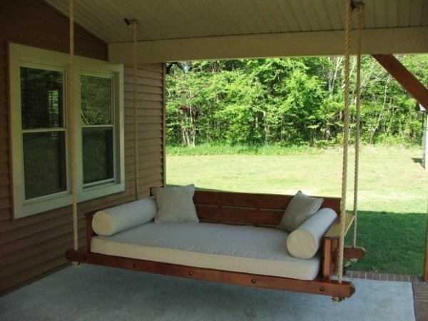 sängformad-veranda-swing-idé-uteplats