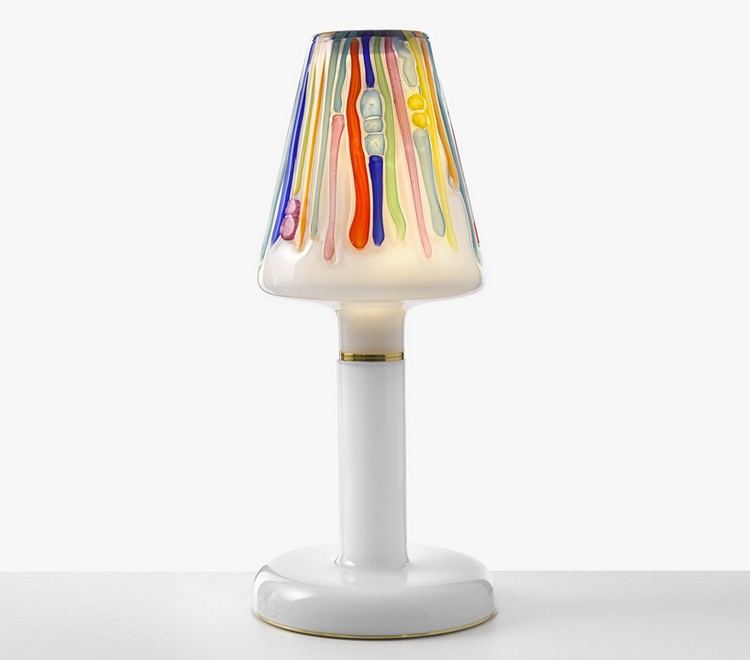 bordslampa-handblåst-glasfärgad-lasvit