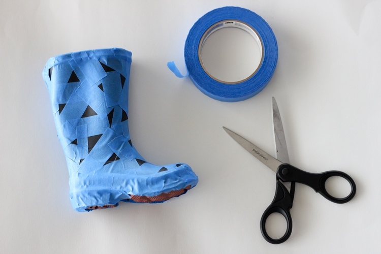 örter-bastelidden-barn-gummistövlar-diy-tesaband-gap-sax-svart