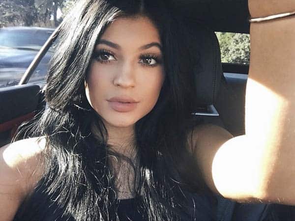 Kylie Jenner ilman meikkiä 19