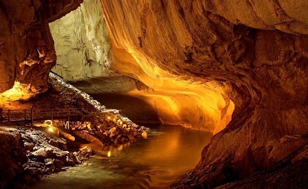 mulu-caves_malaysia-τουριστικά-μέρη