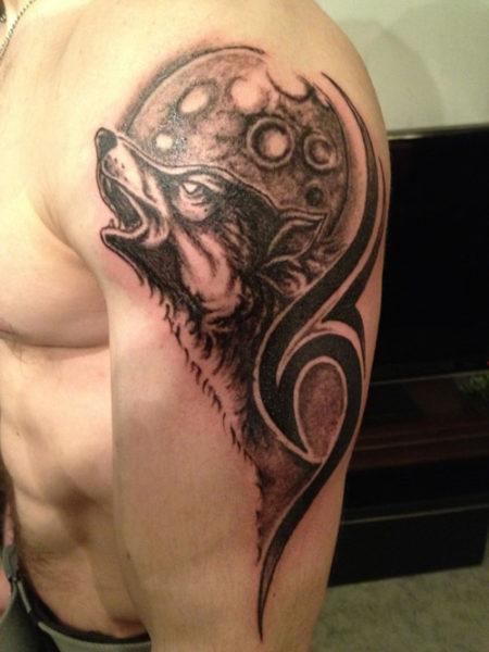 Howling Wolf Tattoo -mallit