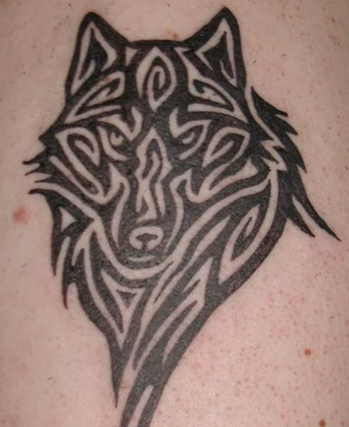 Tribal Wolf Tattoo -mallit