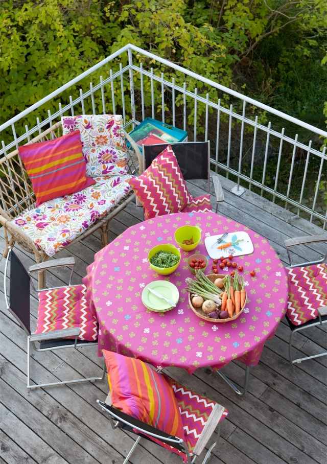 terrass boho chic färgglada färger mönster rosa matplats