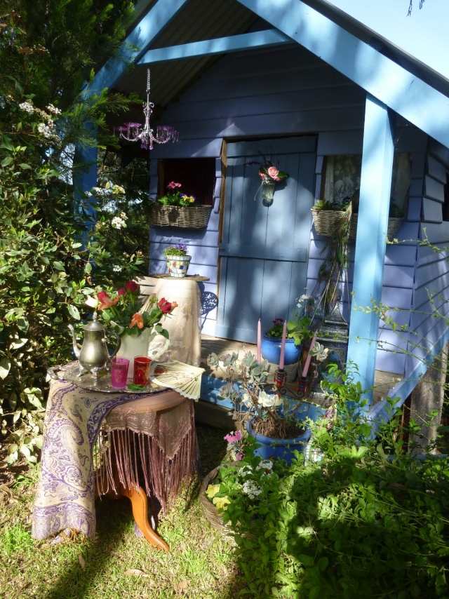 trädgård lounge område blå trädgård skjul bohemisk stil