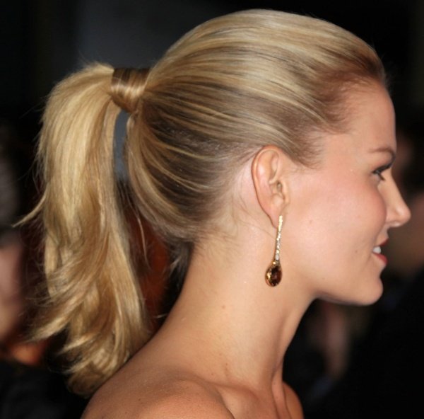 chic-horse-tail-profile-blonde-hair