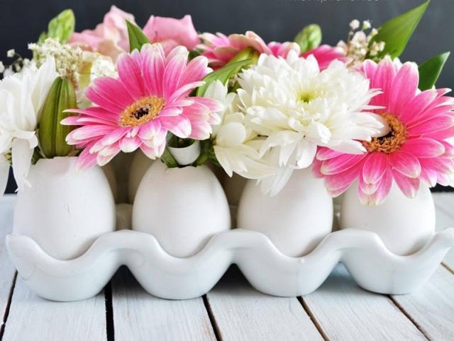 deco påskbord imitation ägg skålar vaser gerbera