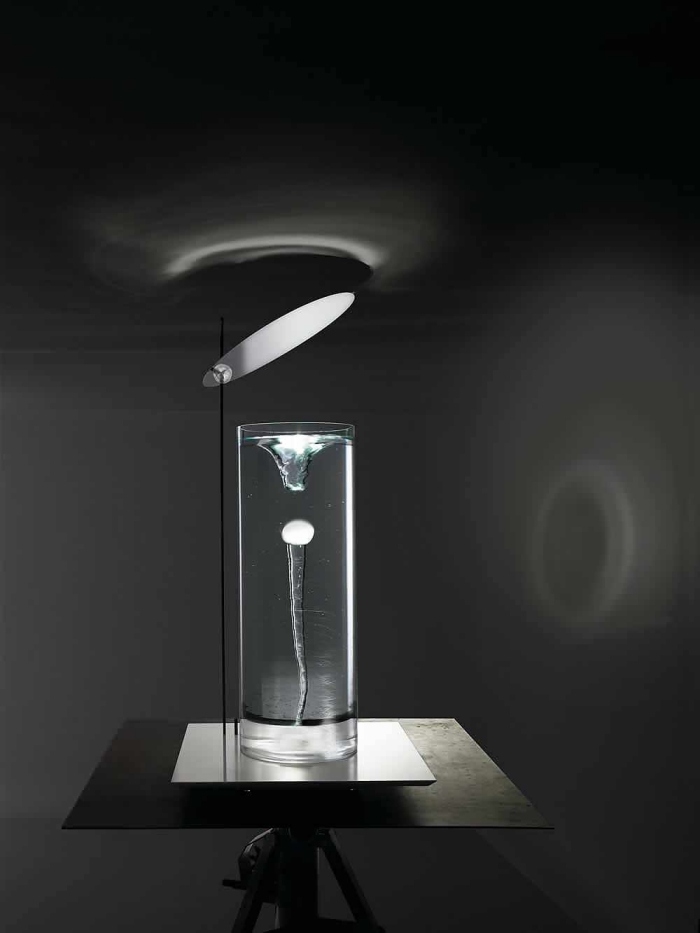 delir-designer-bordslampa-kristall-spegel-vattenfylld behållare-Ingo-Maurer