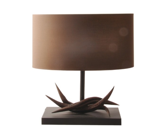 manadino-bordslampa-fot-träbotten-konstgjorda-gevir-drivved-brun