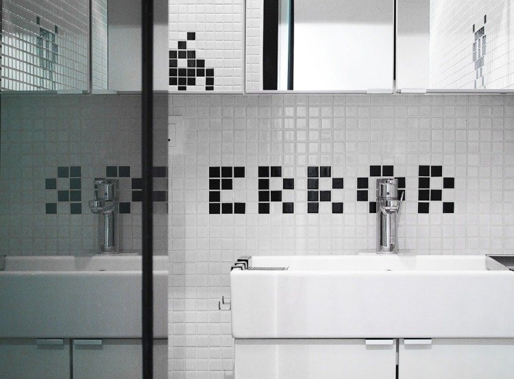 badrum-kakel-modern-minimalistisk-svart-vit-mosaik-typsnitt