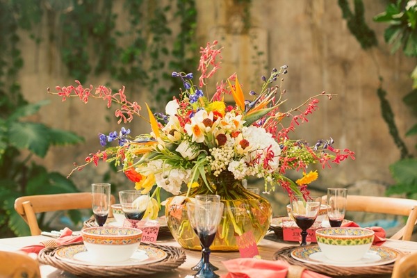 bord-gäster-dekoration-idéer-bröllop-gul