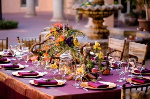 stor-dekoration-bord-bröllop-idéer-lila