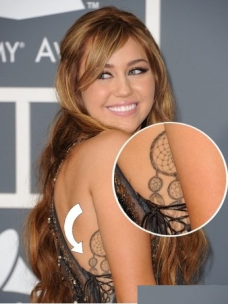Miley Cyrus näyttää tatuointinsa