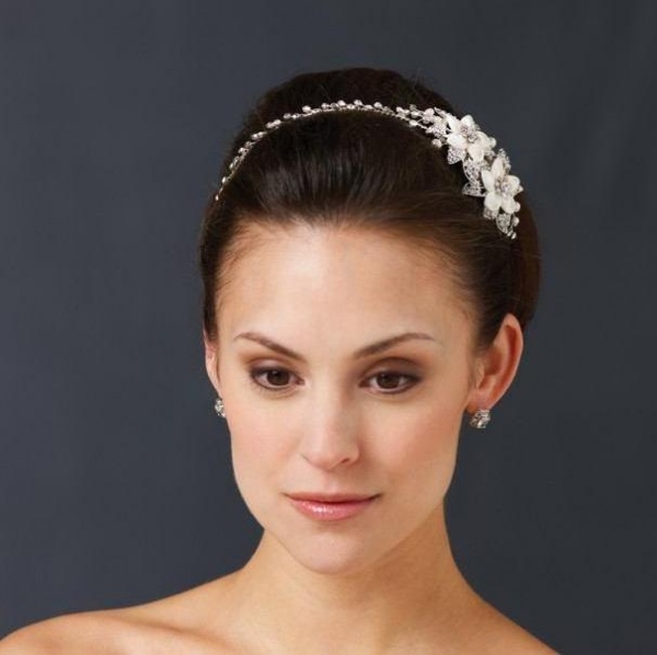 chic-pinned-up-hairstyle-knot-diadem