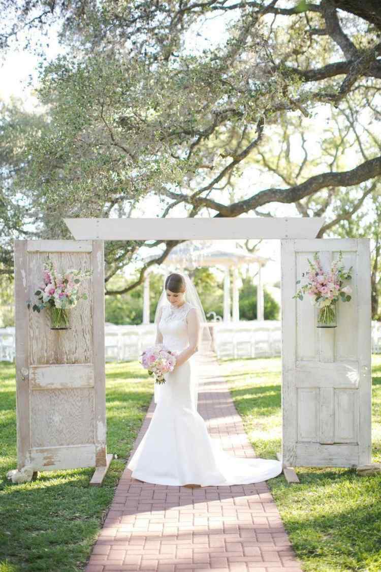 bröllopsidéer för dörrar brud-dekorera-blommor-vintage-bröllop