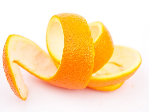 Σπιτικές συμβουλές ομορφιάς για λεύκανση προσώπου - αποξηραμένες φλούδες πορτοκαλιού