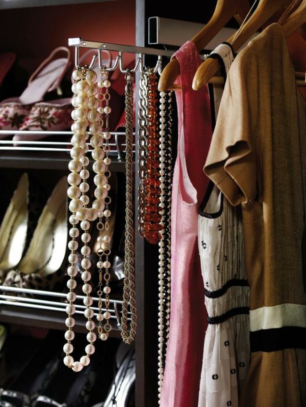 Kvinnors garderob beställ smycken rack kläder skor