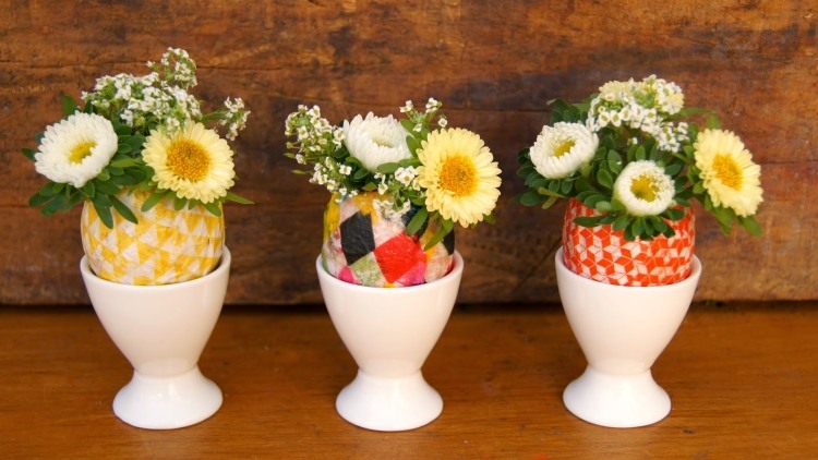 kreativ-påsk-dekoration-ägg-kopp-äggskal-små-blommor