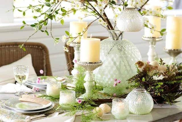 idé påsk dekoration bord ljus glas vas körsbärsblommor