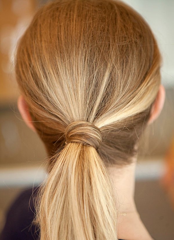 Barrette-bobby pin-long-blonde-hair-hästsvans
