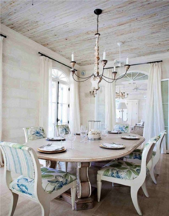 blommig klädsel matsal möbler i rustik design