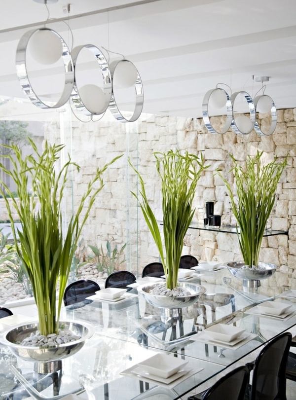 stort glas-bord-barstol-matsal-växter