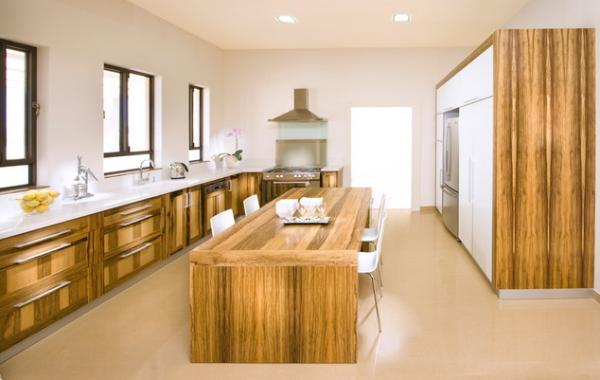 Träkök sätter upp modern design-ljusare vardagsrum