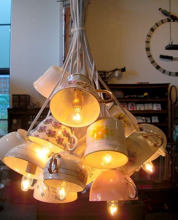 keramiska muggar gör idéer till lampor själv