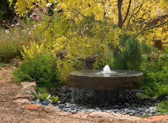 Natursten fontän trädgård vatten