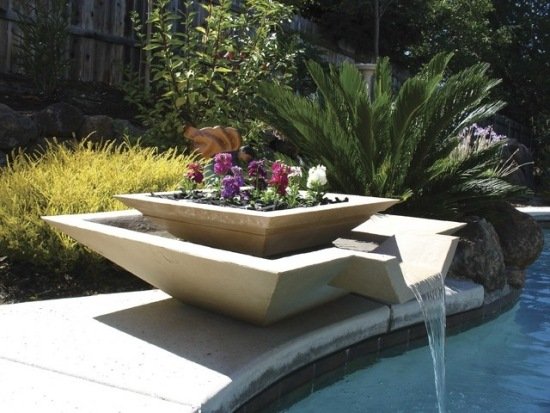 Fyrkantig trädgård fontän design ovanlig