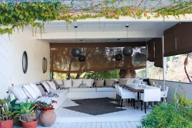 modern terrass sittplatser matplats vita sekretessgardiner