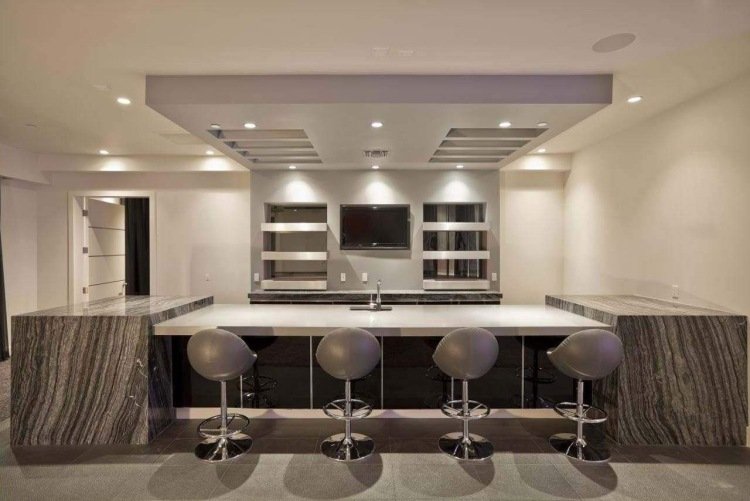 källare-inredning-lyx-counter-grå-natursten-fläckar-golv-kök-rad-vägg-måla-vit