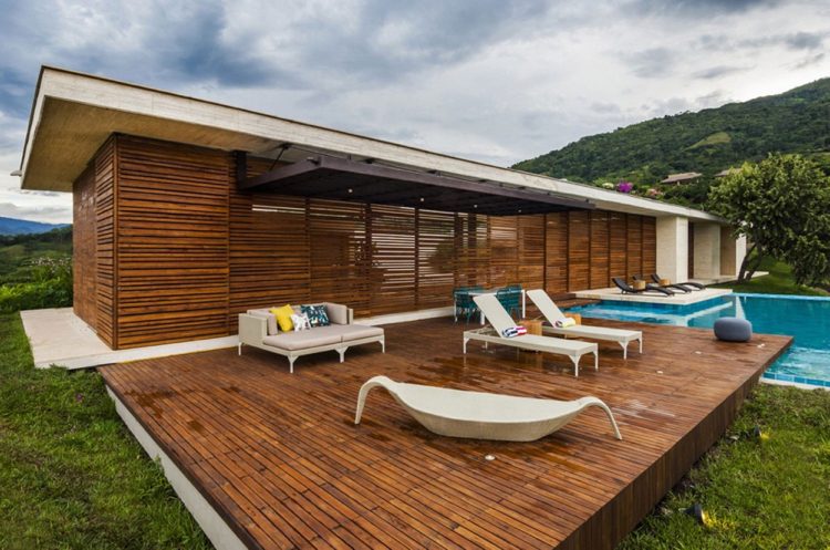 trädäck-terrass-idéer-modern-trädgård-design-pool-lounge-takläggning