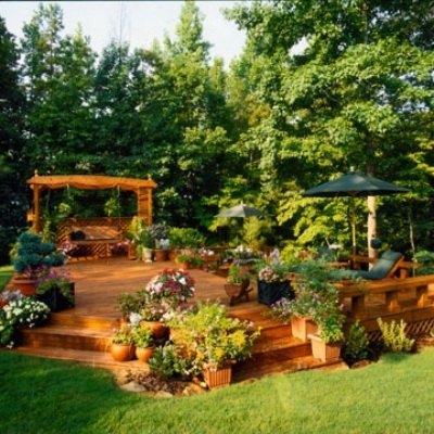 idéer fristående trädäck och terrass i trädgården